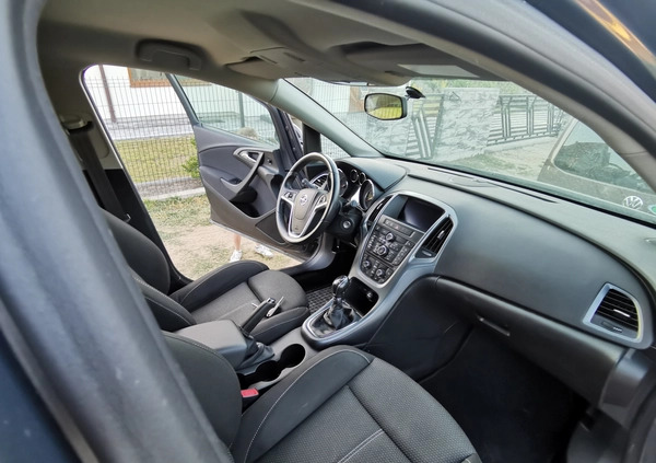Opel Astra cena 17900 przebieg: 207000, rok produkcji 2014 z Łomża małe 172